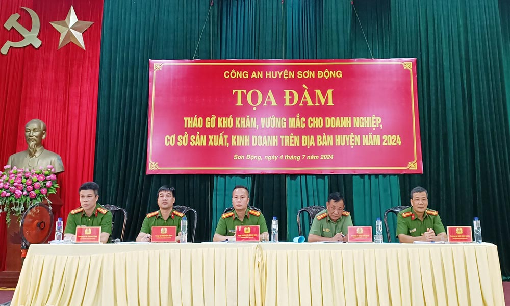 Công an Sơn Động tọa đàm tháo gỡ khó khăn, vướng mắc cho doanh nghiệp, cơ sở kinh doanh